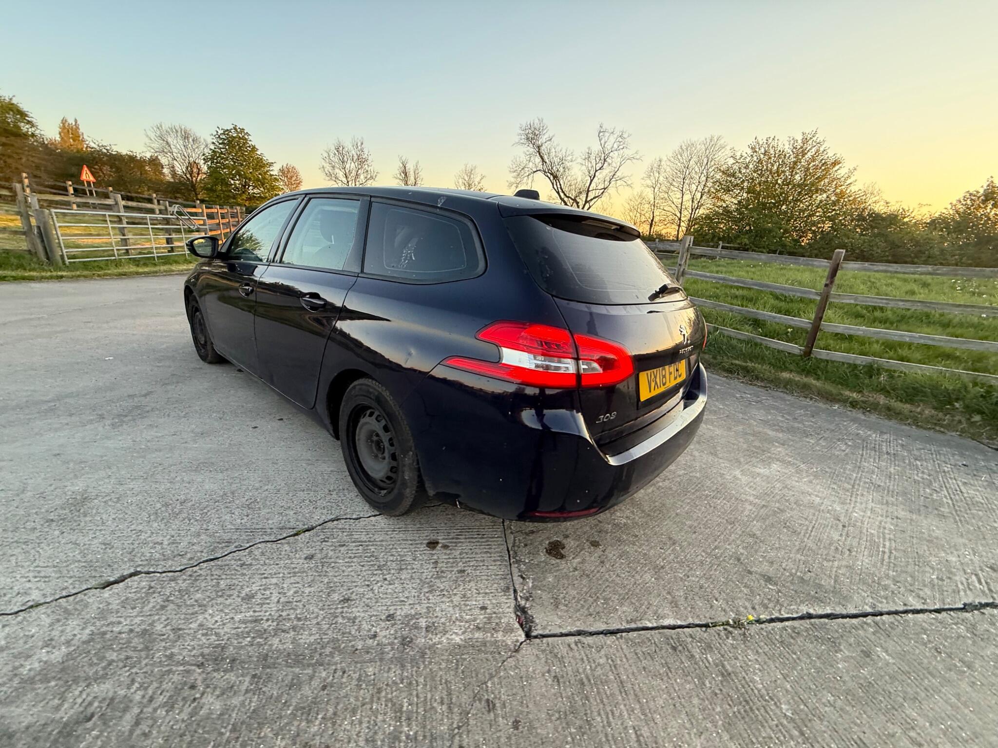 Peugeot 308 SW 1.6 BlueHDi Access Euro 6 (s/s) 5dr — photo 52 of 84